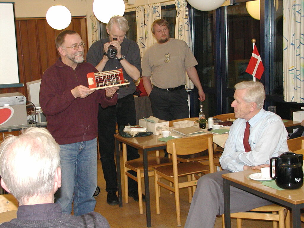 Fra venstre: Jørgen O. Bjerregaard med mekanisk RC apparat, Ole B. Nielsen, Mogens Kjær og Christian Gram